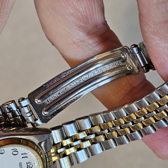 Vintage Seiko Womens Two Tone Silver Gold Day Date Wristwatch- Needs Battery - Picture 12 of 15